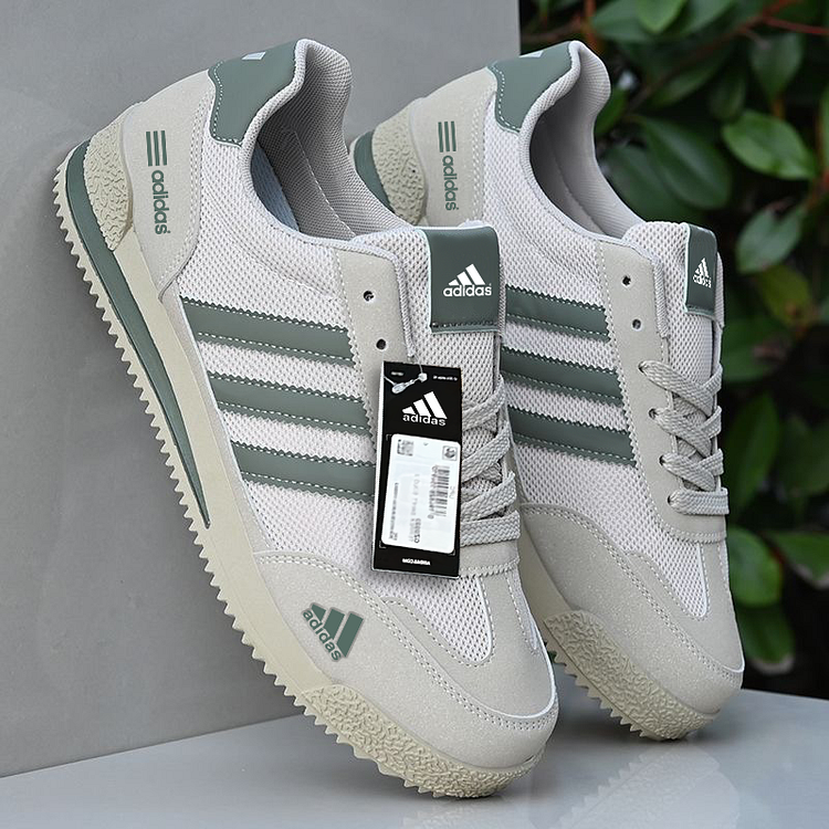 2025 Ad new breathable casual sneakers